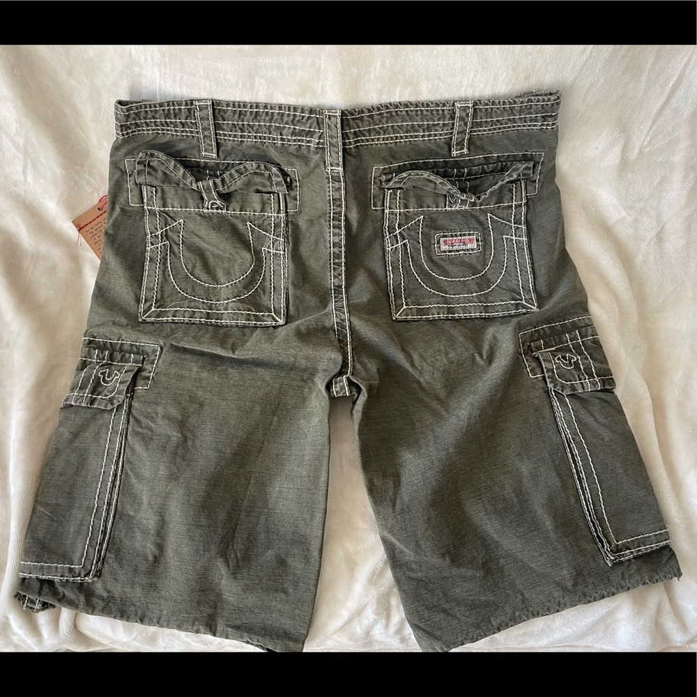AUTHENTIC TRUE RELIGION CARGO SHORTS - SIZE 36